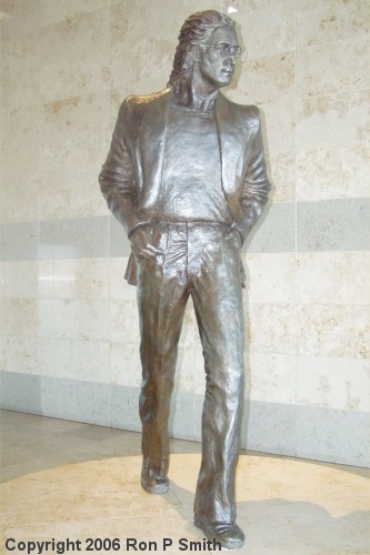 Statue of John Lennon in 'Liverpool John Lennon Airport'